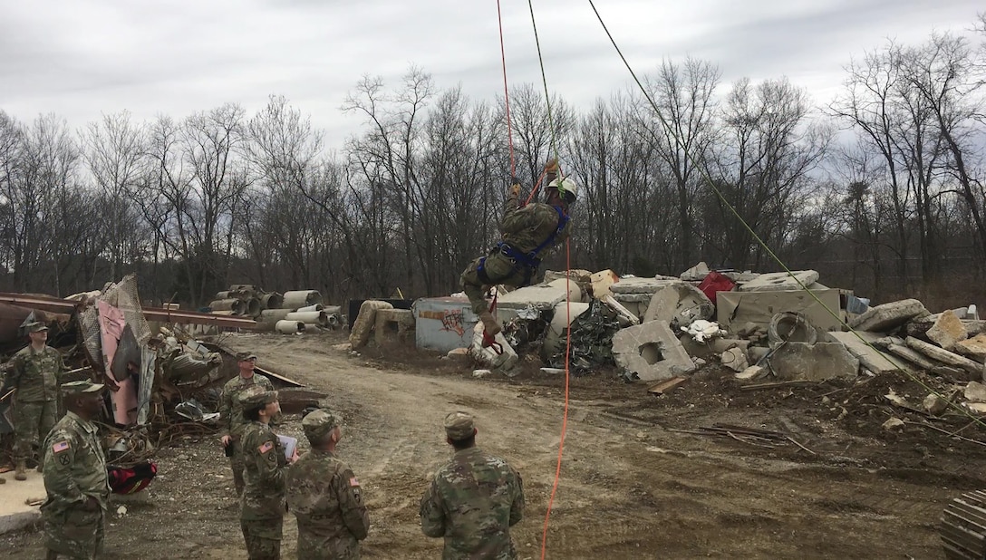 LTG Semonite visits 911th Engineer Company