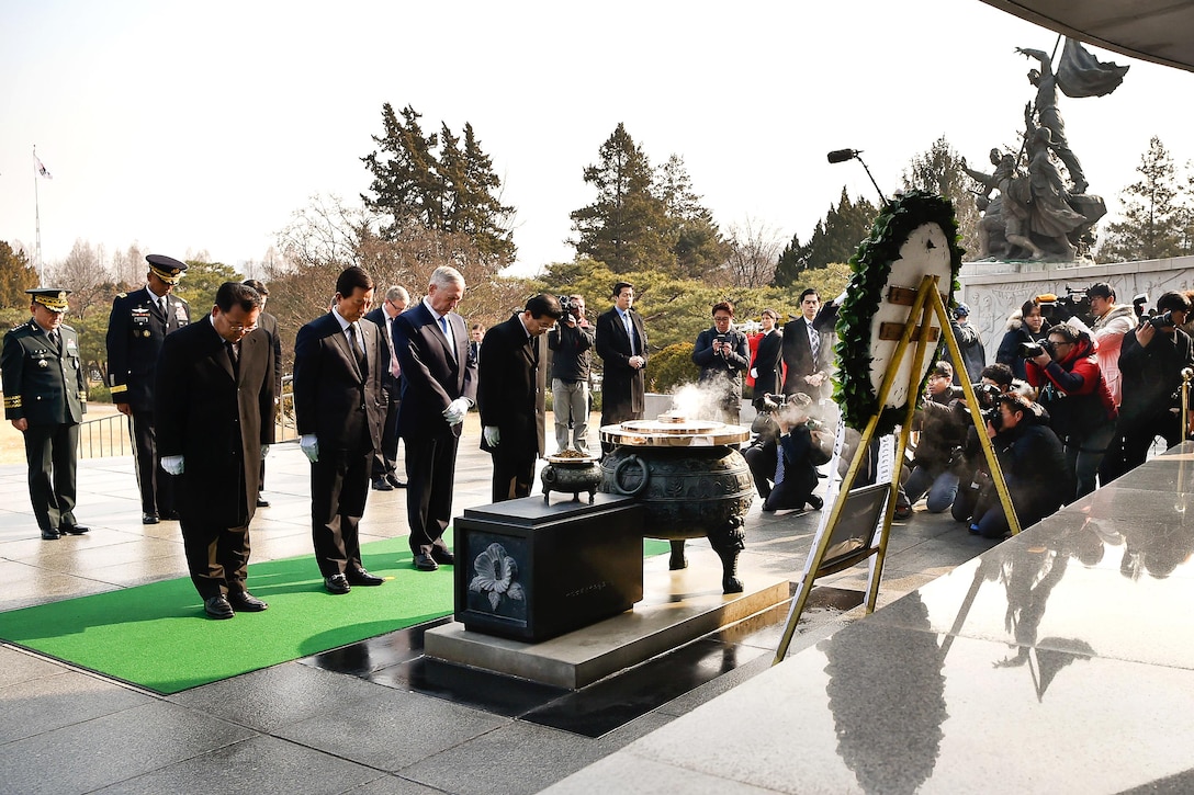 Defense Secretary Jim Mattis meets with South Korean Minister of Foreign Affairs Yun Byung-se.