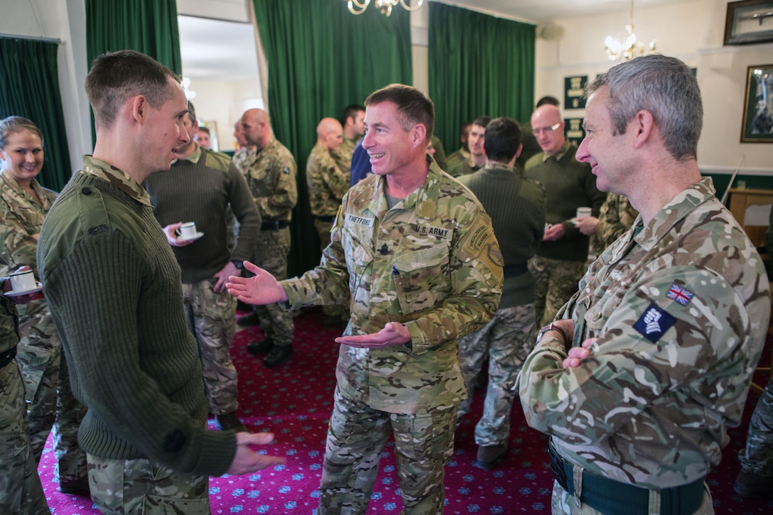 BULFORD CAMP, U.K. (January 31, 2017) – U.S. Army Command Sgt. Maj. Bill Thetford, Senior Enlisted Leader, U.S. Central Command (middle) speaks to U.K. soldiers assigned to 5th Battalion The Rifles. The engagement was part of a day-long visit with U.K. forces to build a stronger relationship with their non-commissioned officer corps and learn more about their capabilities within the Coalition. (U.S. Central Command photo by Marine Sgt. Jordan Belser)