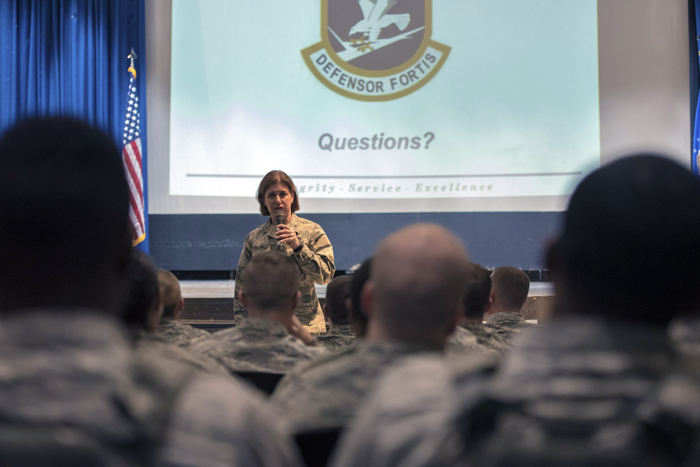 "Top Cop" visits Moody's defenders > Moody Air Force Base > Article Display