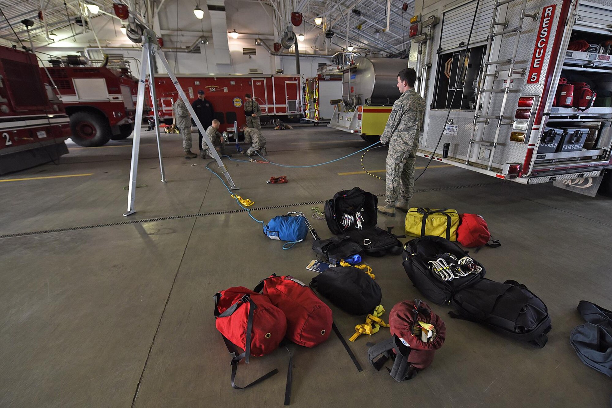 92nd Civil Engineer Squadron firefighters work together to build a ‘z’-rig rope system during a confined spaces training Jan. 27, 2017, Fairchild Air Force Base, Wash. Ropes and knots are an important aspect of fire protection training and ensure Fairchild firefighters are always “rescue ready.”(U.S. Air Force photo/Senior Airman Mackenzie Richardson)