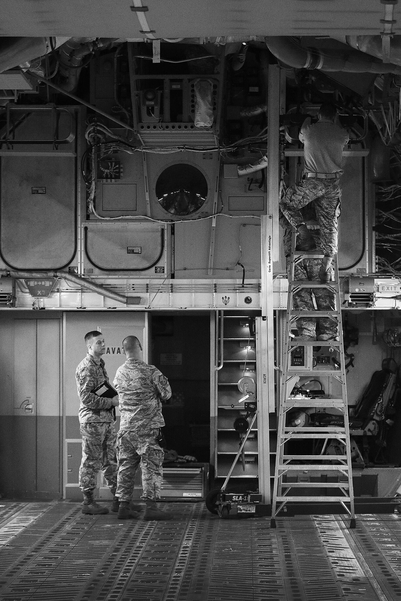Airmen from the 445th Aircraft Maintenance Squadron work together to install a 55-man life raft inside a 445th Airlift Wing C-17 Globemaster III during the Jan. 8, 2017 unit training assembly. (U.S. Air Force photo/Tech. Sgt. Patrick O’Reilly)