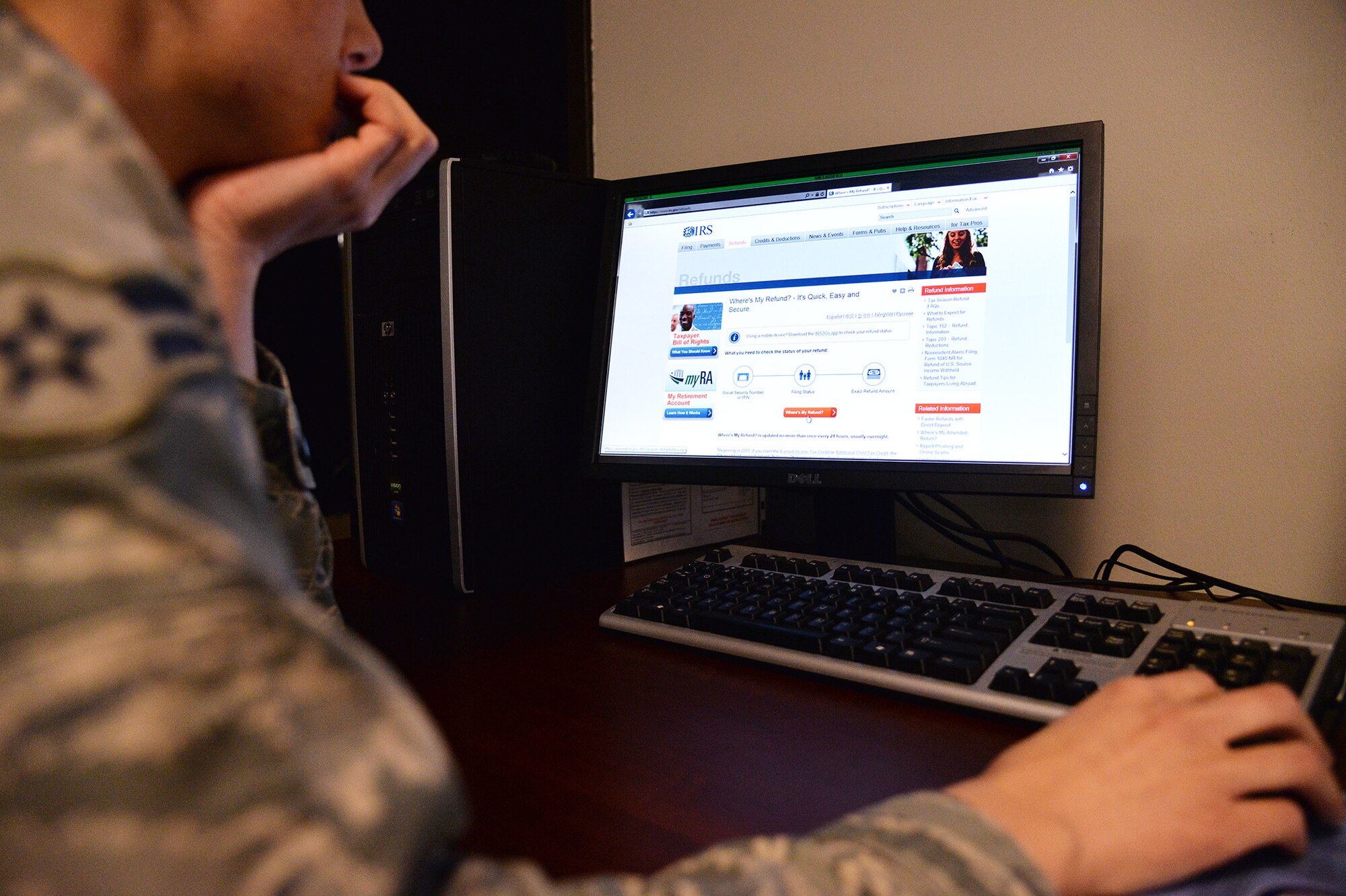 An Airman browses the IRS website Feb. 10, 2017, at Malmstrom Air Force Base, Mont. This year’s tax filing deadline was changed from April 15 to April 18. (U.S. Air Force photo/Airman 1st Class Daniel Brosam)