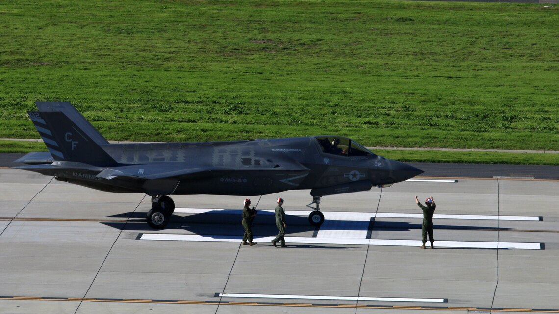Marines with Marine Medium Tiltrotor Squadron 164 refuel an F-35B Lighting II at Marine Corps Air Station Camp Pendleton, Jan. 31, 2017.  