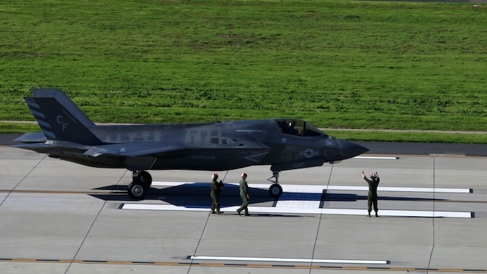 Marines with Marine Medium Tiltrotor Squadron 164 refuel an F-35B Lighting II at Marine Corps Air Station Camp Pendleton, Jan. 31, 2017.  