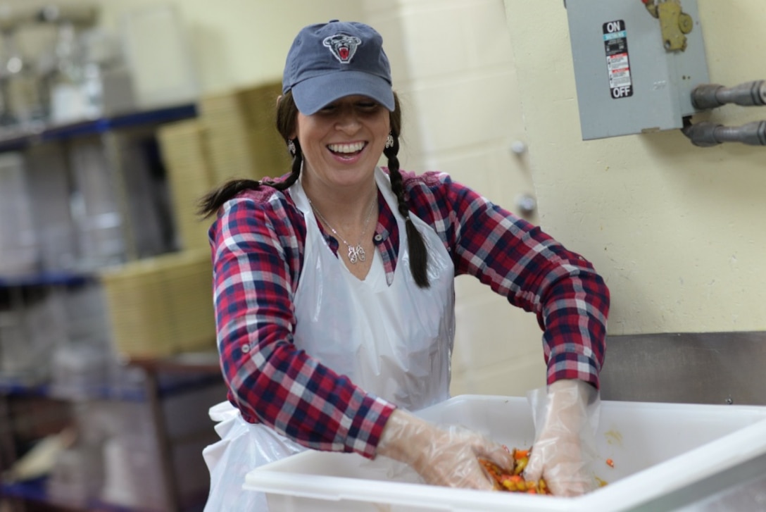 Navy Chief Petty Officer Heather Lane sorts vegetables at the Nashville Rescue Mission in Tennessee, where members of Navy Recruiting District Nashville volunteered to prepare and serve food for the homeless, Dec. 28, 2016. Navy photo by Petty Officer 1st Class Timothy Walter