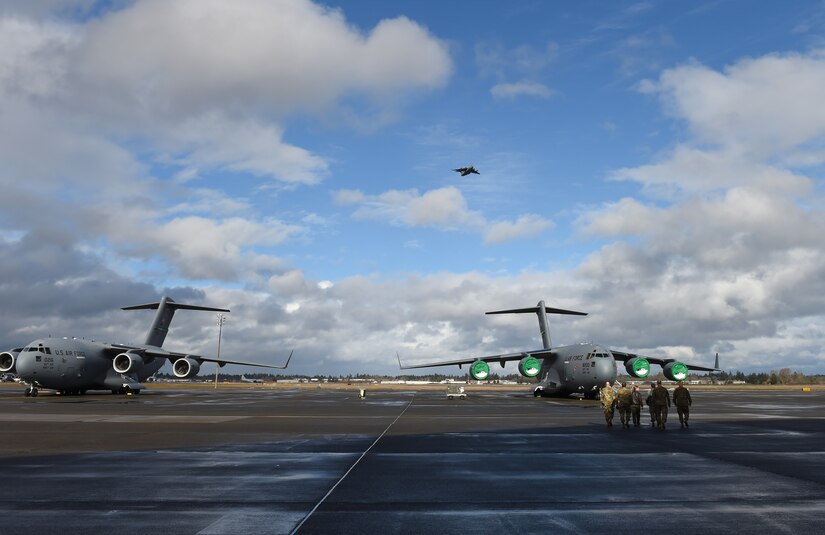 62nd Airlift Wing hosts JBLM leadership > Team McChord > Article Display