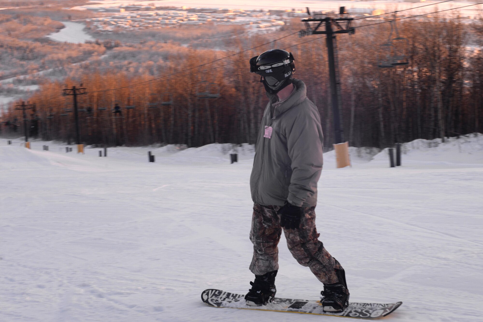 A U.S. Air Force Airman from Eielson Air Force Base, Alaska, snowboards at Birch Hill, Feb. 3, 2017, on Fort Wainwright, Alaska. Both Airmen and Soldiers attended a skiing and snowboarding event hosted by Fort Wainwright’s Better Opportunities for Single Soldiers. (U.S. Air Force photo by Airman Eric M. Fisher)