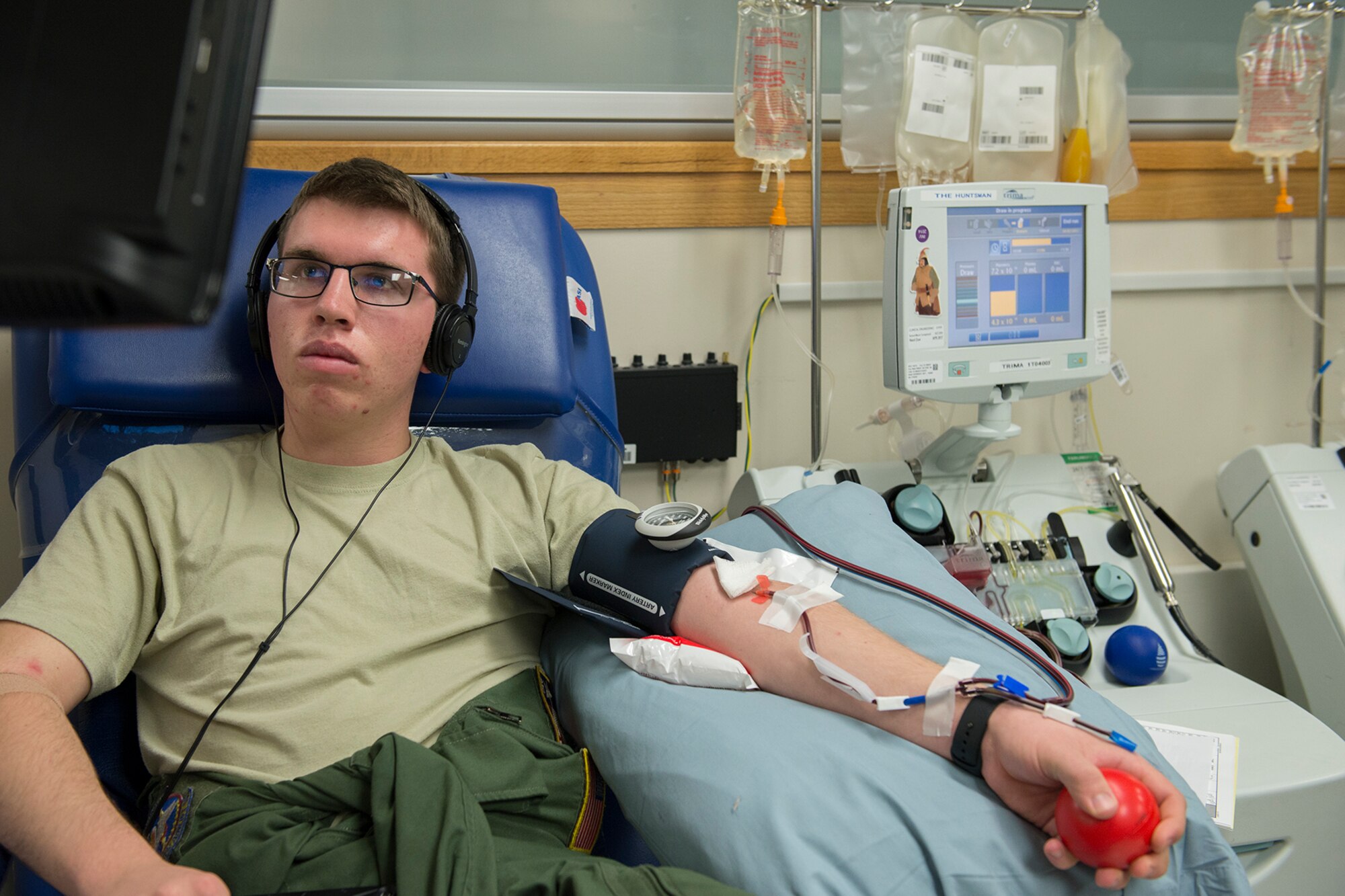 A volunteer donates platelets Feb. 14 at Armed Services Blood Bank Center-San Antonio facility at Joint Base San Antonio-Lackland, Texas. The facility supports service members in Afghanistan, Iraq, San Antonio Military Medical Facility and the local Veterans Affairs hospital. The platelets are for patients with cancer, burns and bleeding problems. 