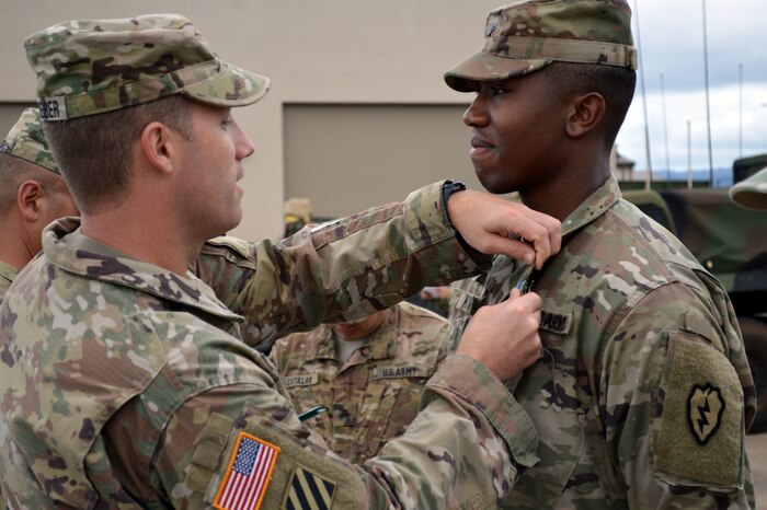 Army Spc. Anthony Kemp, an intelligence analyst with Delta Company, 29th Brigade Engineer Battalion, receives an Army Achievement Medal at Schofield Barracks, Hawaii, Jan. 20, 2017. Kemp, a native of Miami, rendered lifesaving aid by applying a tourniquet to an injured civilian in Wahiawa, Dec. 2, 2016. Army photo by Staff Sgt. Armando R. Limon