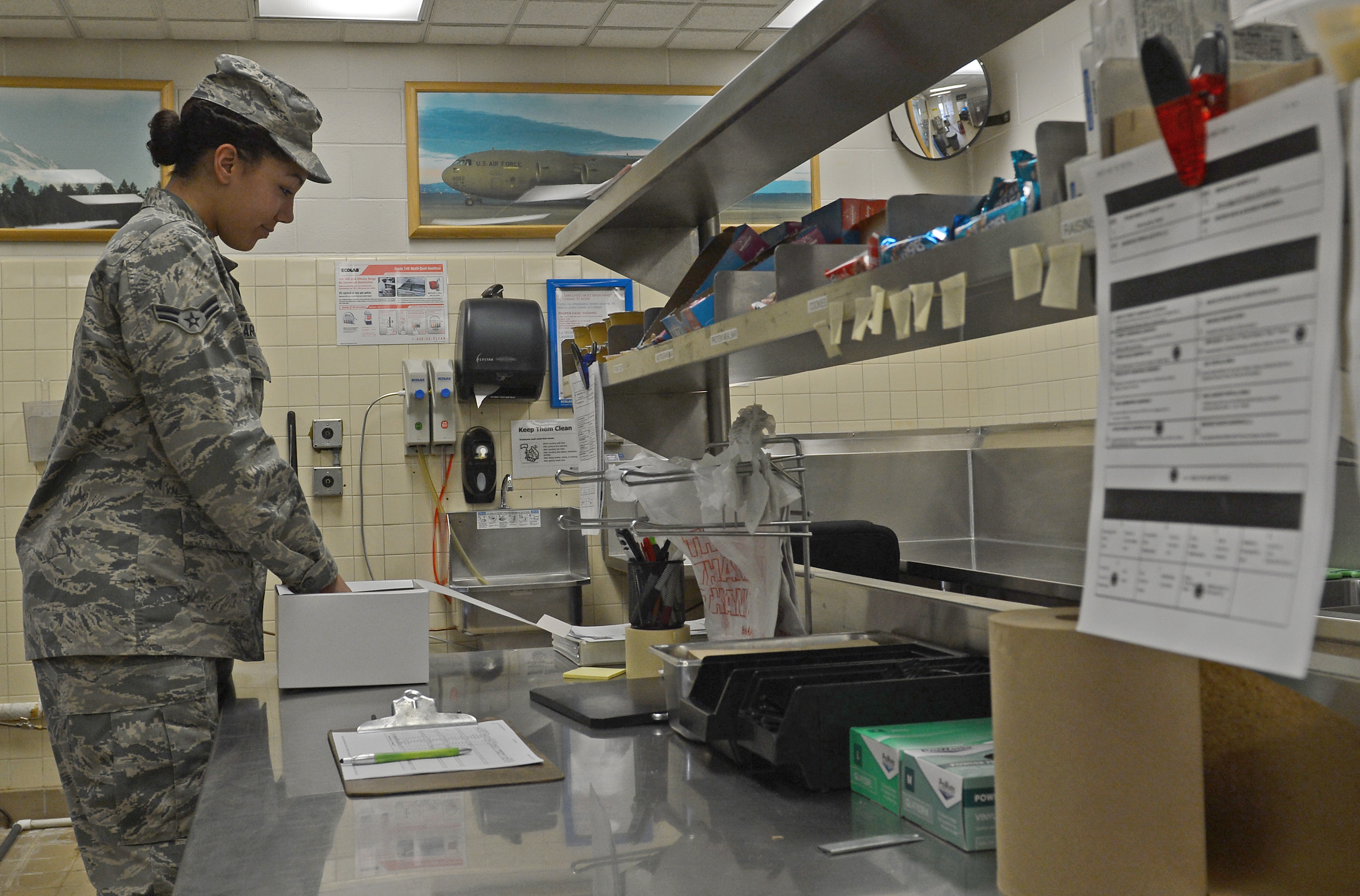 McChord Flight kitchen keeps Airmen mission ready > Team McChord