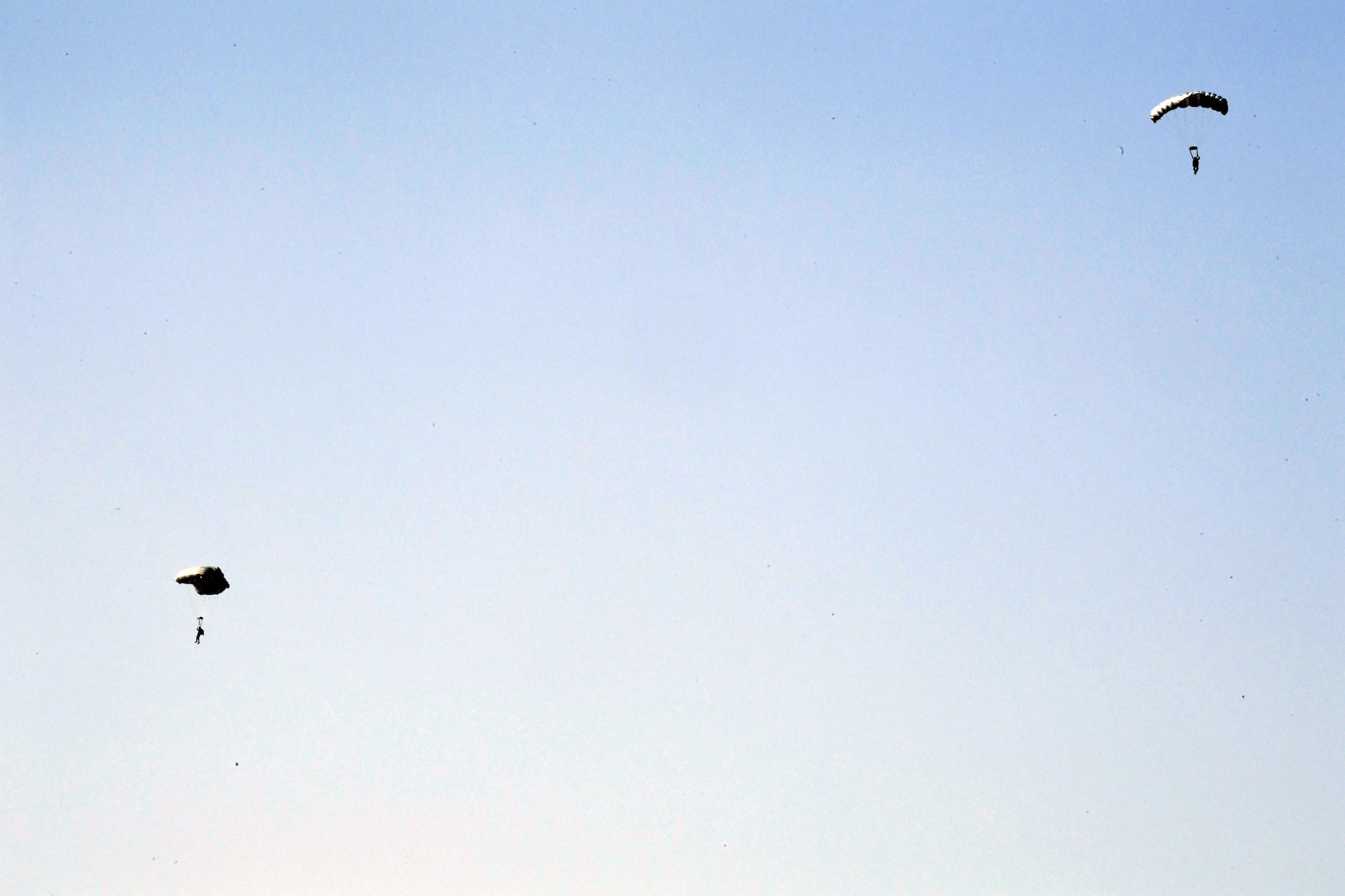 India Special Forces and U.S. Air Force paratroopers descend following a joint U.S. and India Special Forces combined free-fall jump from a U.S. Air Force C-130J Super Hercules during Aero India 2017 at Air Force Station Yelahanka, Bengaluru, India, Feb. 15, 2017. The jump was one of the highlights of the tradeshow that demonstrates the U.S. commitment to the security of the Indo-Asia-Pacific region, promotes the standardization and interoperability of equipment, and displays capabilities critical to the success of current and future military operations. (U.S. Air Force photo by Capt. Mark Lazane, Pacific Air Forces Public Affairs) (Released)