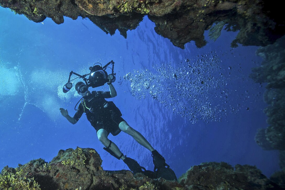 Navy Petty Officer 2nd Class Austin Simmons conducts annual underwater photography training off the coast of Naval Station Guantanamo Bay, Cuba, Feb. 8, 2017. Simmons is assigned to Expeditionary Combat Camera. Navy photo by Petty Officer 1st Class Blake Midnight
