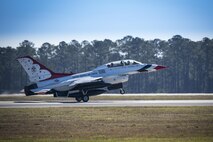 An F-16D Fighting Falcon lands, Feb. 17, 2017, at Moody Air Force Base, Ga. The U.S. Air Force Thunderbirds are known as the “Ambassadors in Blue,” and will be representing the Air Force during the Thunder Over South Georgia Air Show in October 2017, at Moody AFB. (U.S. Air Force photo by Airman 1st Class Lauren M. Sprunk)