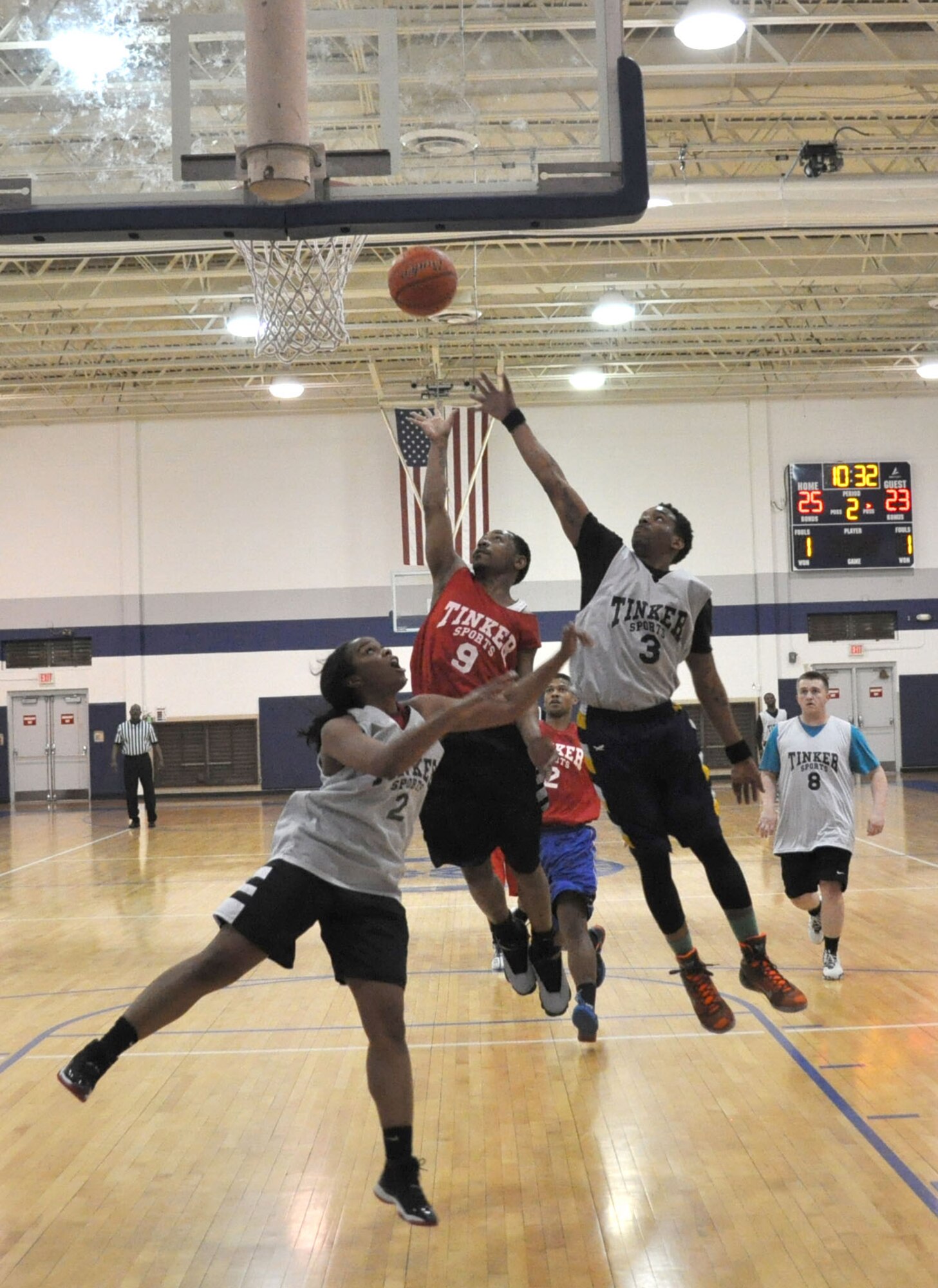 Med Group’s Jarvis Bradley takes it to the net in his team’s Feb. 9 intramural game against the Navy’s Strategic Communications Wing ONE at the Gerrity Fitness Center. The 72nd MDG sank a last-second shot to win the game 39-38. SCW-1’s Rosalind Robbins, left, guards while teammate Kione Morgan reaches to block. (Air Force photo by John Parker)