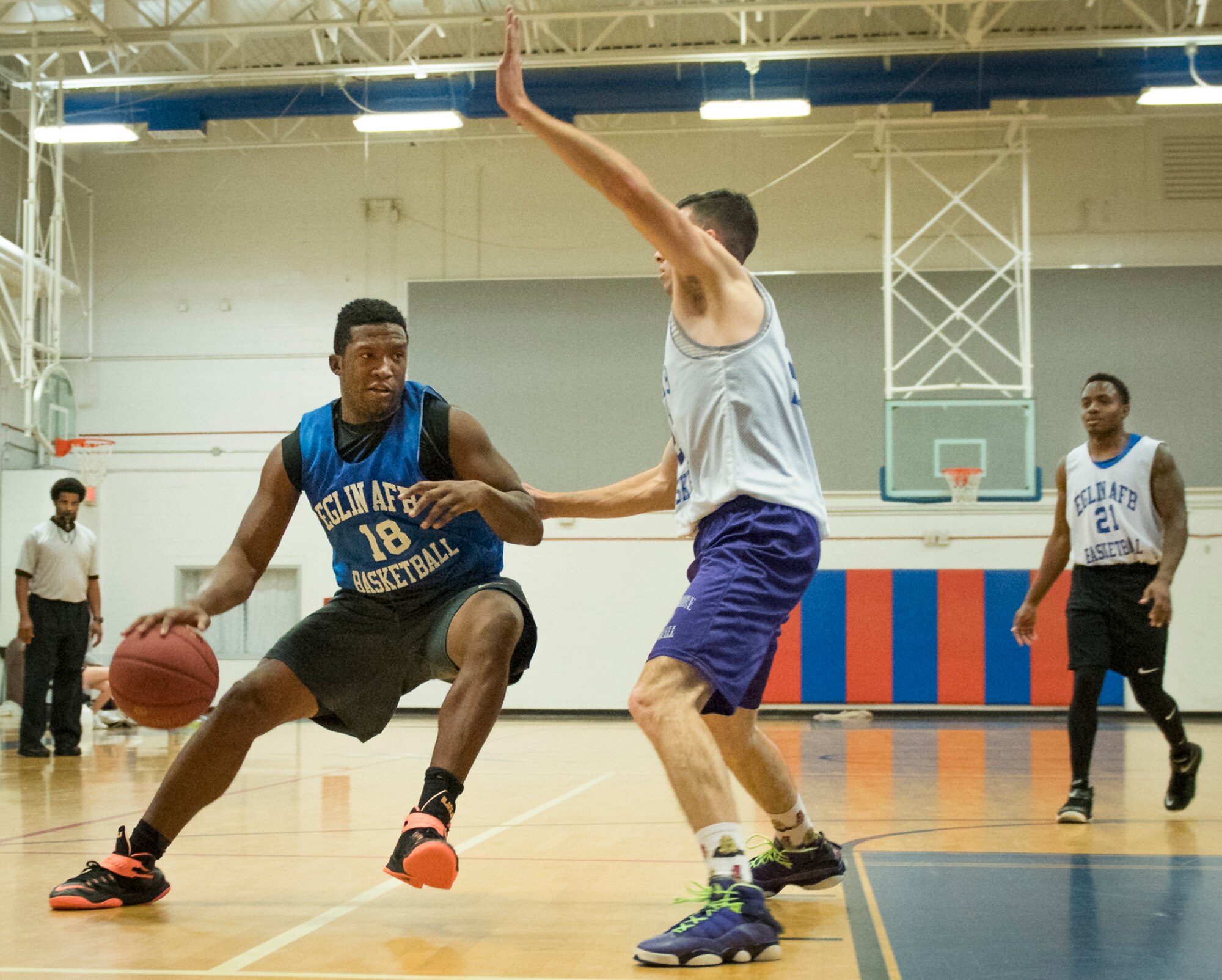 The Armament Directorate’s Stephan Atrice drives in during his team’s intramural game against the 33rd Maintenance Squadron Feb. 16 at Eglin Air Force Base, Fla.  The Directorate team trailed for most of the game before dominating the last third in route to a 67- 53 win.  (U.S. Air Force photo/Samuel King Jr.)