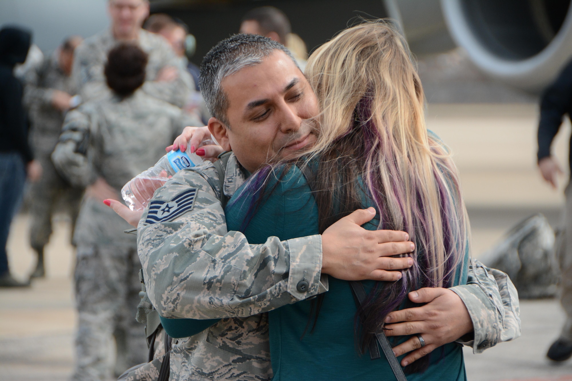 Tech. Sgt. Gabriel Padilla of the 507th Operations Support Squadron embraces his wife following a deployment Feb. 17, 2017, at Tinker Air Force Base, Okla. More than 90 Reservists deployed in December 2016 in support of air operations at Incirlik Air Base, Turkey, against the Islamic State group. (U.S. Air Force photo/Tech. Sgt. Lauren Gleason)