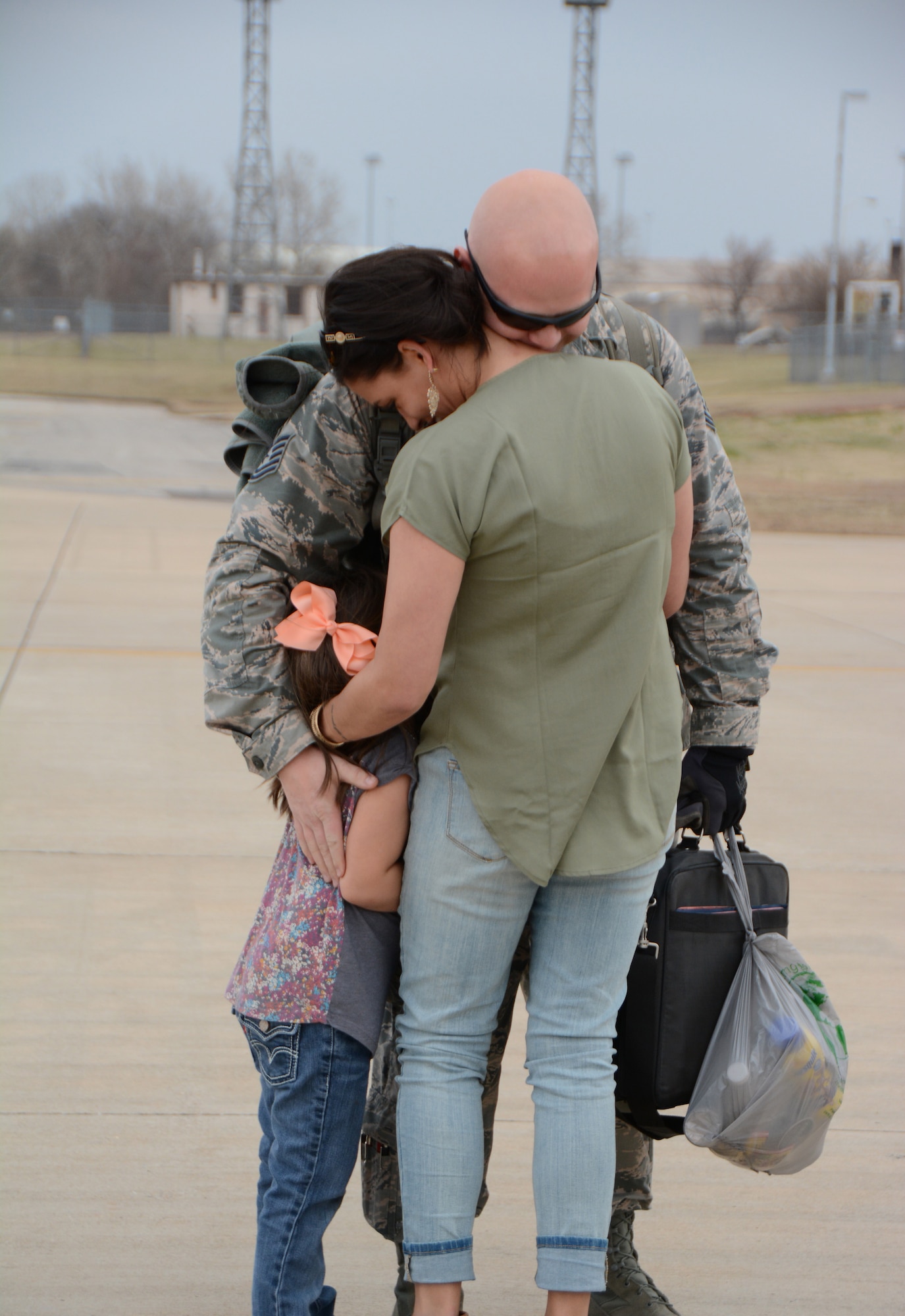 Staff Sgt. Shannon Hielscher of the 507th Maintenance Squadron hugs his wife and daughter following a deployment Feb. 19, 2017, at Tinker Air Force Base, Okla. More than 90 Reservists deployed in December 2016 in support of air operations at Incirlik Air Base, Turkey, against the Islamic State group. (U.S. Air Force photo/Tech. Sgt. Lauren Gleason)