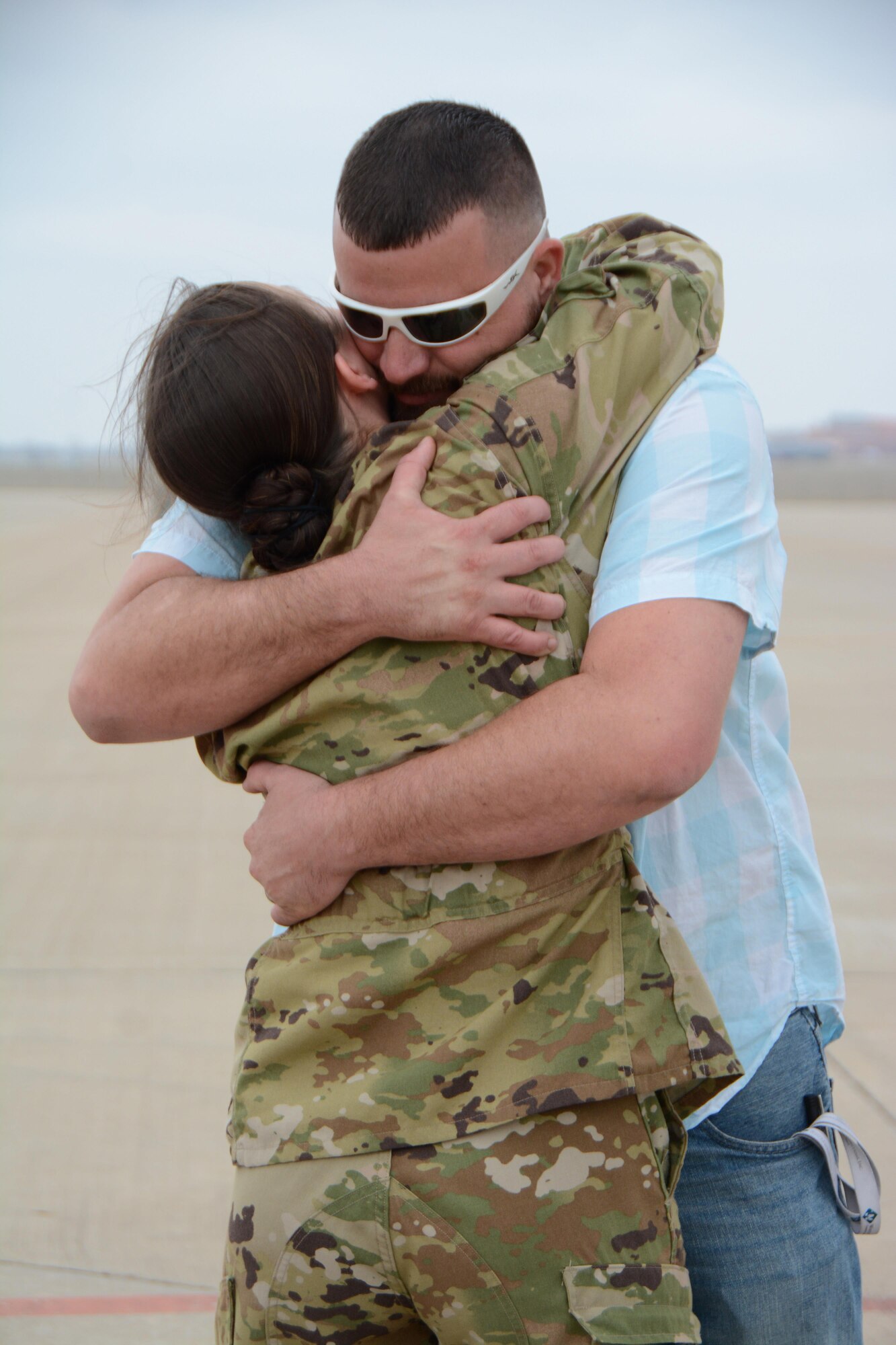 Senior Airman Brandy Hill of the 465th Air Refueling Squadron hugs her husband, Raymond, following a deployment Feb. 19, 2017, at Tinker Air Force Base, Okla. More than 90 Reservists deployed in December 2016 in support of air operations at Incirlik Air Base, Turkey, against the Islamic State group. (U.S. Air Force photo/Tech. Sgt. Lauren Gleason)