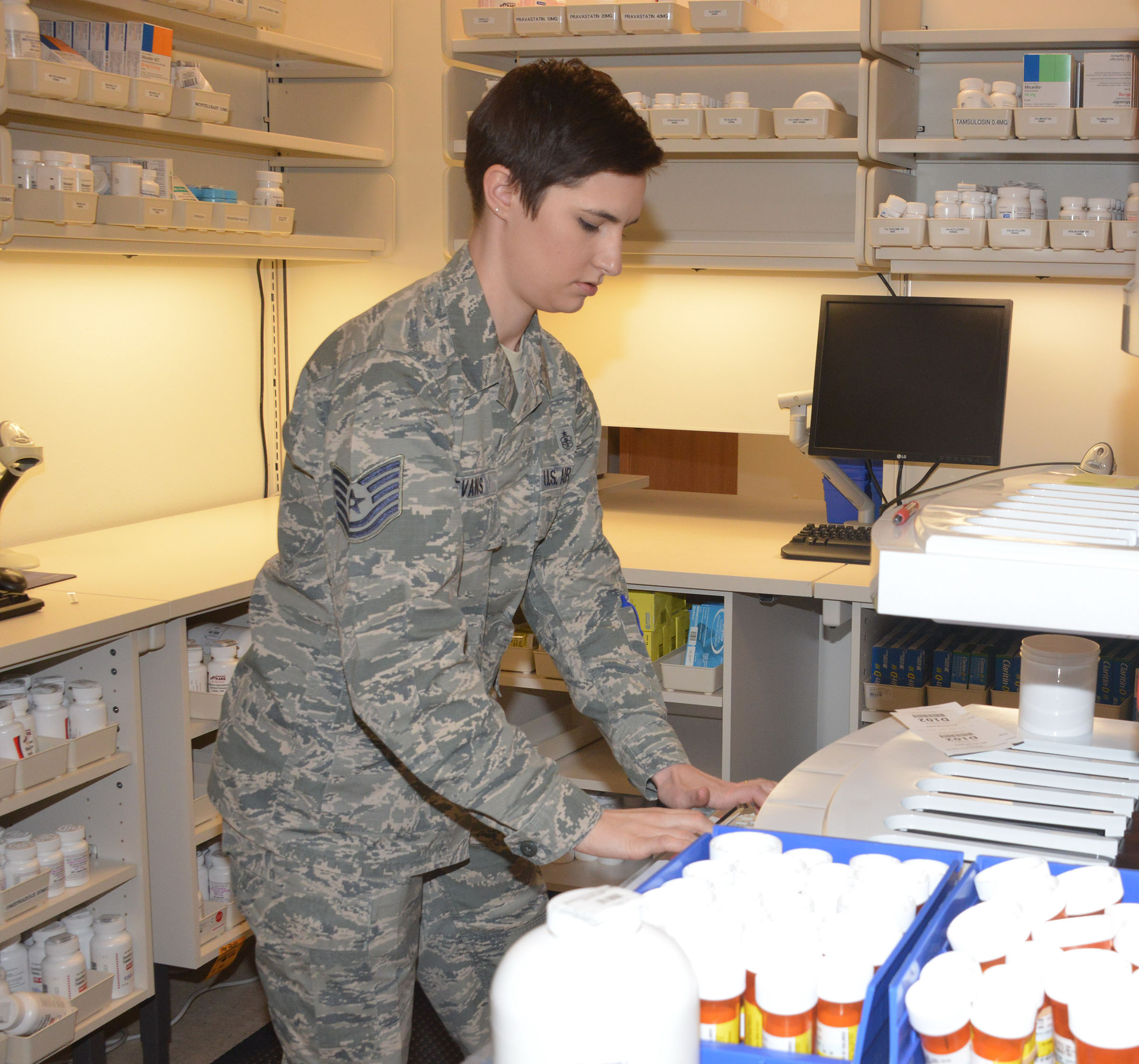 Kirtland pharmacy tech wins AFMS annual award > Kirtland Air Force Base