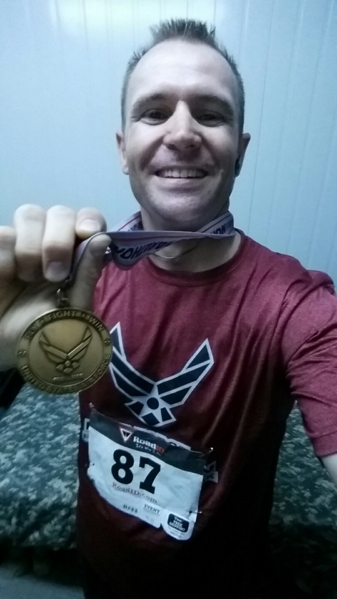 After his 3rd treatment of Chemotherapy in Dallas, Texas, Senior Airman Cameron Sowle competed in 5K Air Force Marathon 24 Dec 2015 (Courtesy Photo). 
