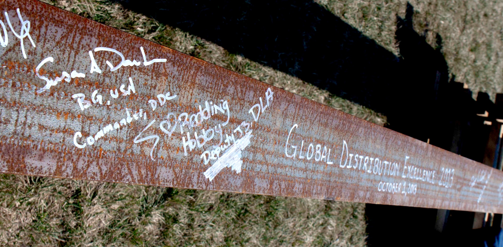 Commemorating DLA Distribution’s 16th anniversary and celebrating the construction of the organization’s new headquarters building, employees signed a beam destined for the construction site, leaving an indelible mark and becoming a part of DLA Distribution history.