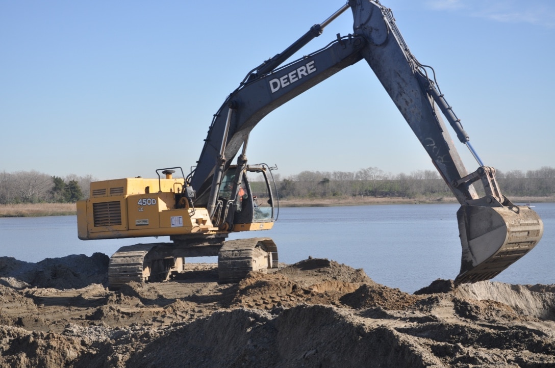 Contractors with De Moya / Continental Joint Venture have completed 32 percent of a Savannah Harbor Expansion Project feature to remove the 1970s-era tide gate structure. 