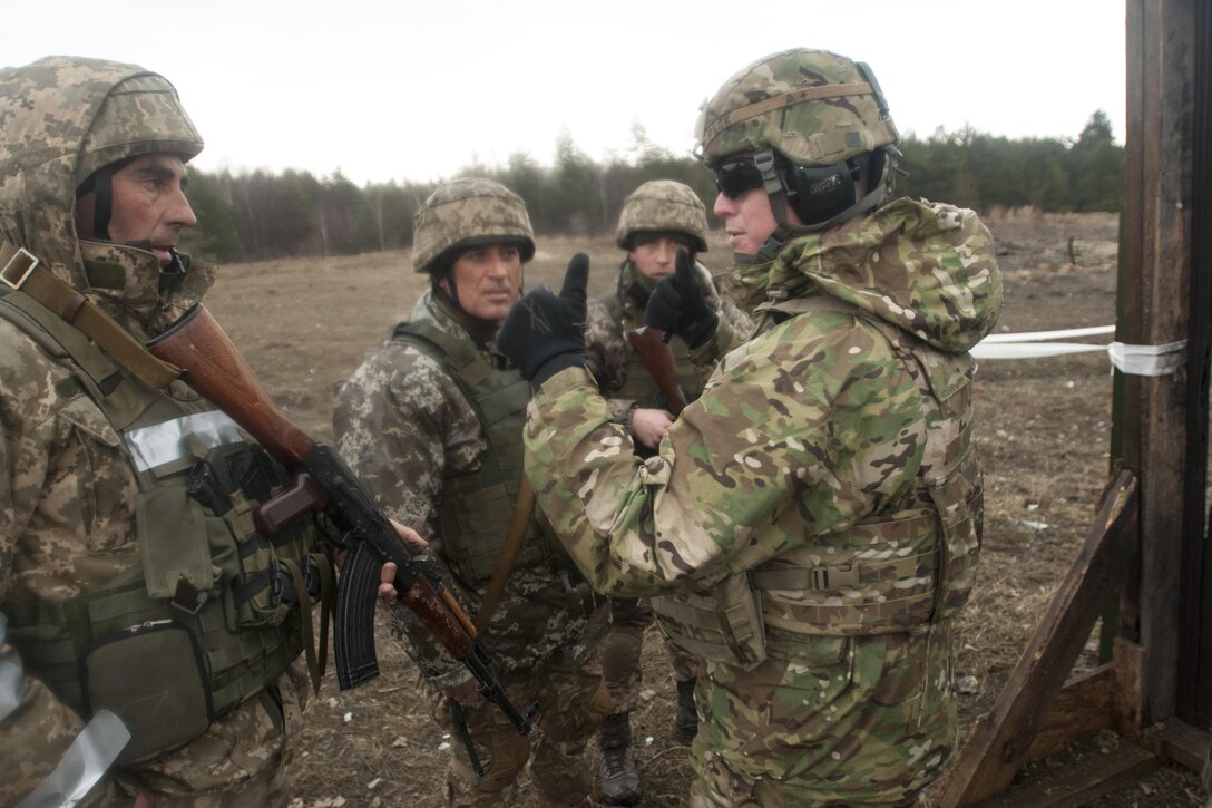 Army Staff Sgt. Matthew Peck commends Ukrainian combat training center engineers after they breach a door with explosives then clear the room during training with Canadian and U.S. Army engineers near Yavoriv, Ukraine, Feb. 24, 2017. Peck is assigned to the 1st Battalion, 179th Infantry Regiment, 45th Infantry Brigade Combat Team. Army photo by Sgt. Anthony Jones