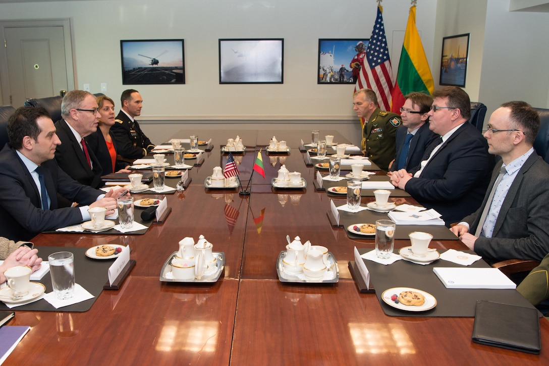 Deputy Defense Secretary Bob Work meets with Lithuanian Foreign Affairs Minister Linas Linkevičius at the Pentagon, Feb. 24, 2017. DoD photo by Air Force Staff Sgt. Jette Carr