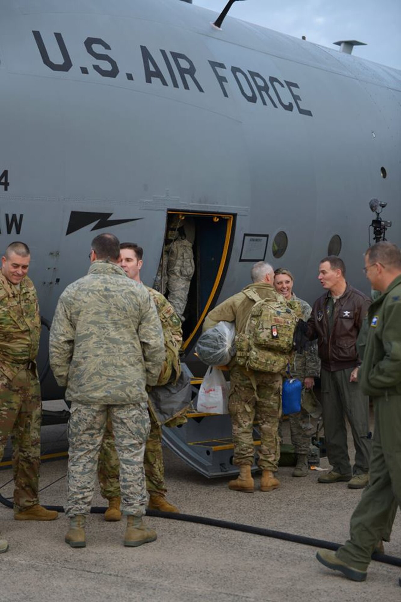 One final farewell is given by Col. Frank Detorie, 103rd Airlift Wing Commander, as deployers board the C-130 Hercules that will fly them to their deployment locations from Bradley Air National Guard Base, East Granby, Conn., Feb. 22, 2017. (U.S. Air National Guard photo by 2nd Lt. Jen Pierce)