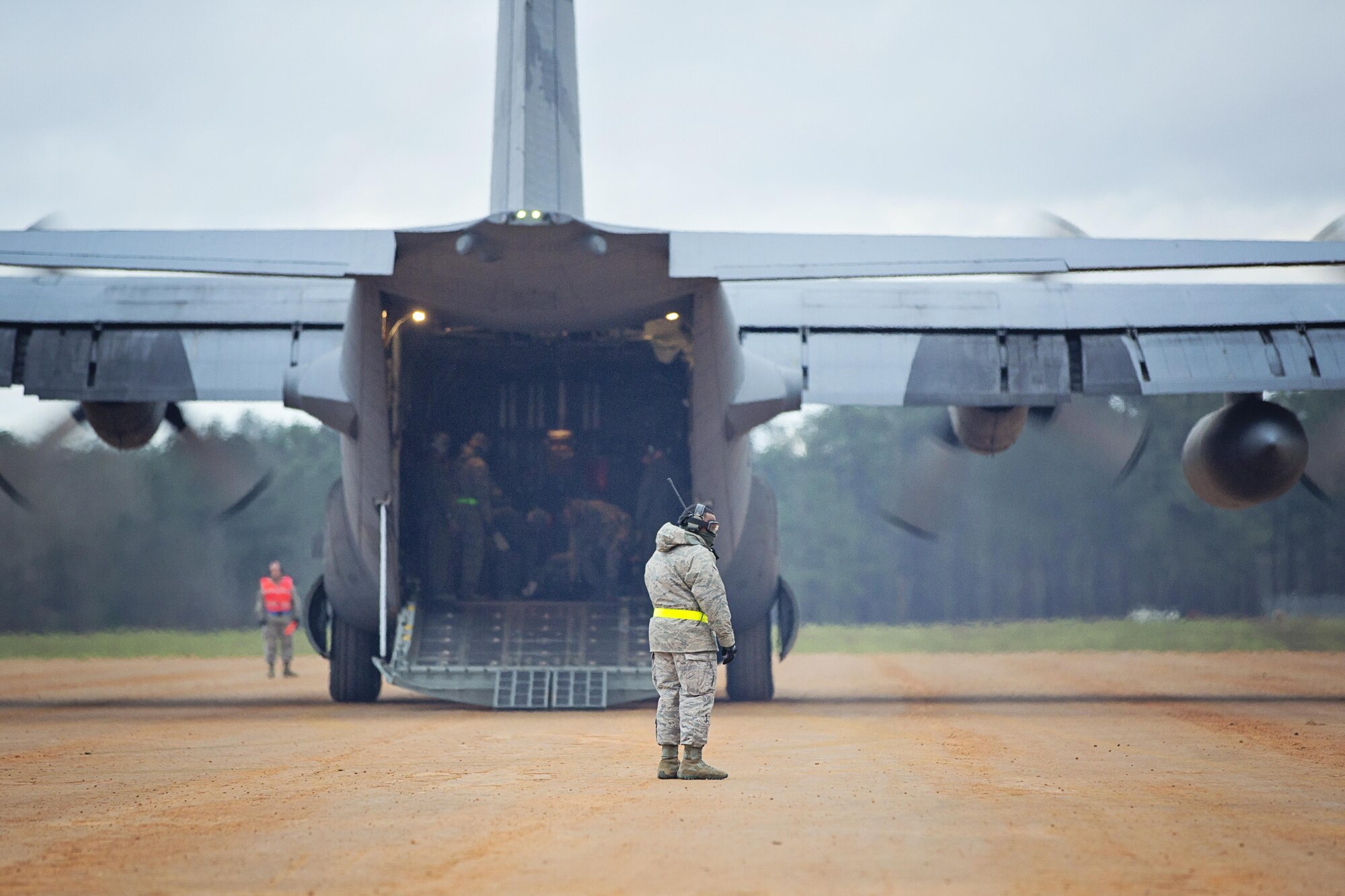 Staff Sgt. Harry Johnson, loadmaster, 921st Contingency Response Squadron, talks to members of the flight line team during training at the Joint Readiness Training Center, Fort Polk, Louisiana, Feb. 15, 2017.   Johnson joined Airmen from the 512th Airlift Wing located at Dover Air Force Base, Del., to conduct training and provide support to Army units who were training also at JRTC. (U.S. Air Force photo/Capt. Bernie Kale)