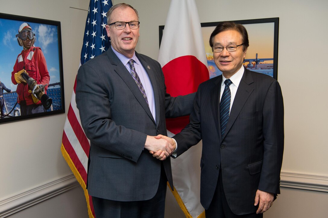 Deputy Defense Secretary Bob Work meets with Shotaro Yachi, the secretary general of Japan’s National Security Secretariat, at the Pentagon, Feb. 28, 2017. DoD photo by Air Force Staff Sgt. Jette Carr