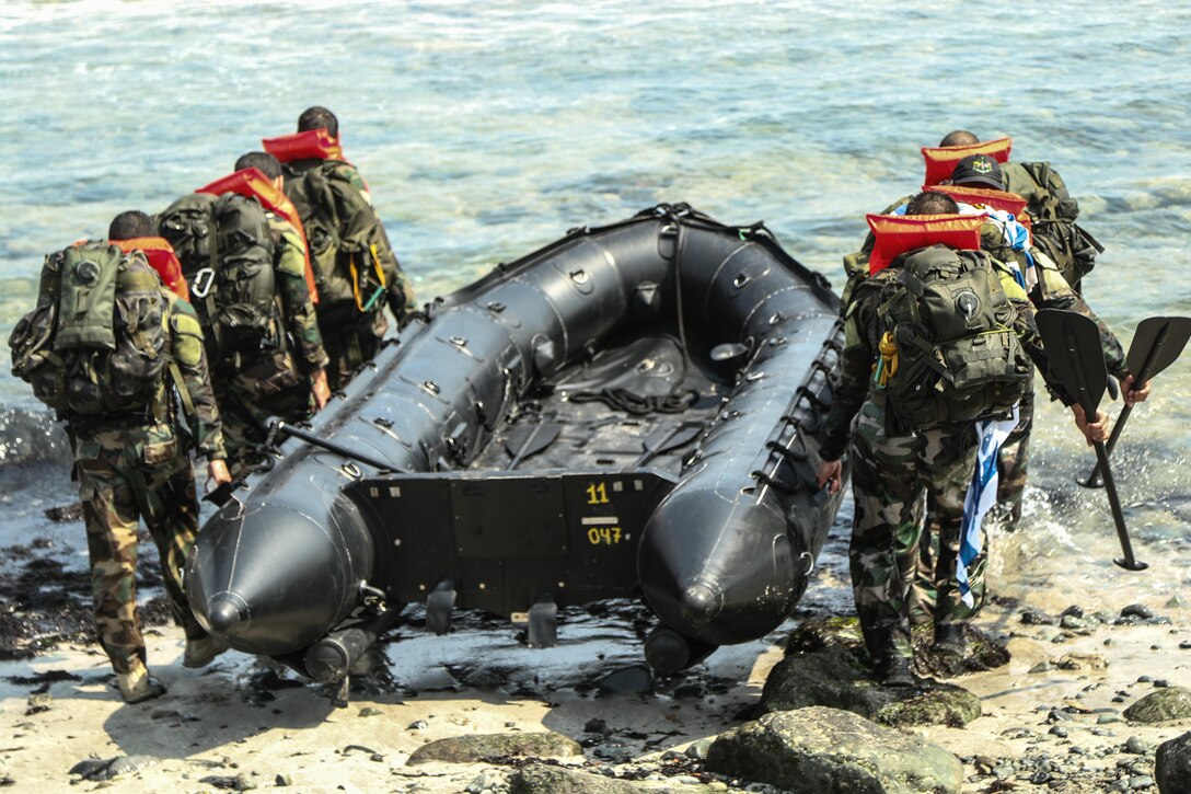 Uruguayan special operations competitors carry a Zodiac craft into the Pacific Ocean during a water event May 6, as part of Fuerzas Comando 2016 in Ancon, Peru. Fuerzas Comando is a U.S. Southern Command sponsored multinational special operations skills competition. (U.S. Army photo by Staff Sgt. Chad Menegay/Released)