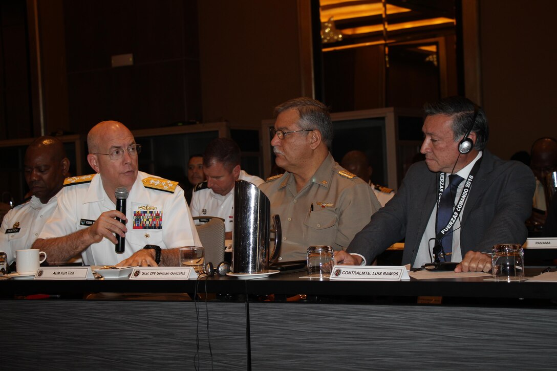 PERU (May 11, 2016) -- Adm. Kurt Tidd, commander of U.S. Southern Command (SOUTHCOM), speaks with Peruvian Army Lt. Gen. German Gonzalez, commander of the Peruvian Army 2nd Division, and Rear Adm. Luis Ramos, Deputy Chief of the Peruvian Armed Forces Joint Staff, during the final day of the Fuerzas Comando 2016 Senior Leader Seminar May 11. More than 40 commanders and senior government representatives from 20 nations attended the seminar for talks on counterterrorism decisions and policymaking, organized crime and illicit trafficking. (Photo by Jose Ruiz)