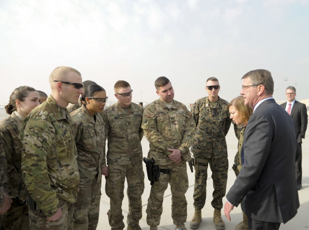 Defense Secretary Ash Carter speaks with service members at Bagram Airfield, Afghanistan, Dec. 9, 2016. DoD photo by Ben Santos