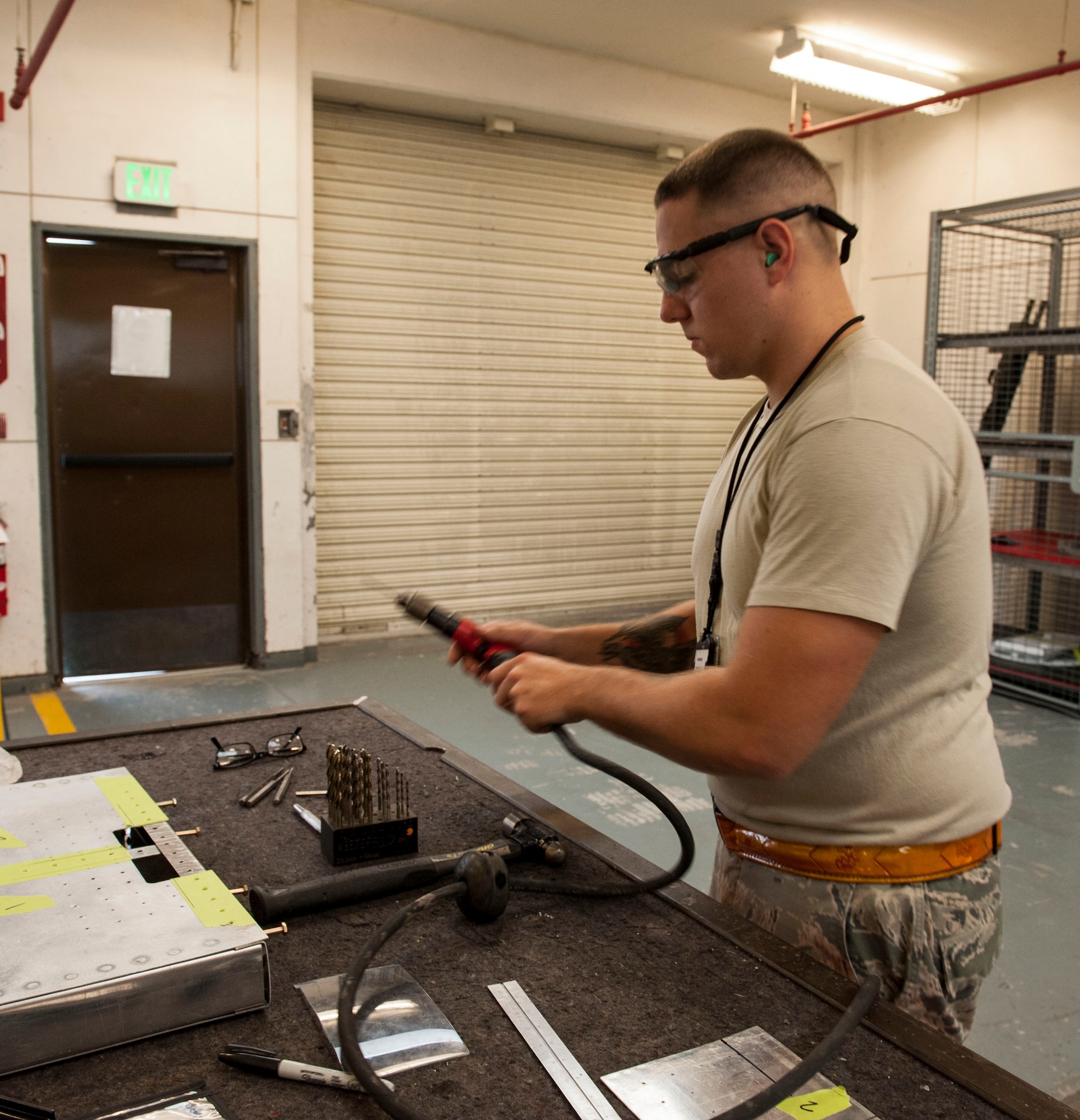 U.S. Air Force Senior Airman Taylor Dufrene, 18th Equipment Maintenance Squadron aircraft structural maintenance journeyman, begins the rivet removal procedure on a simulated aircraft structure Jan. 9, 2017, at Kadena Air Base, Japan. The simulated aircraft structure is a training tool used by aircraft structural maintenance journeymen to demonstrate removal and replacement of rivets for Airmen new to the career. (U.S. Air Force photo by Senior Airman Lynette M. Rolen/Released)