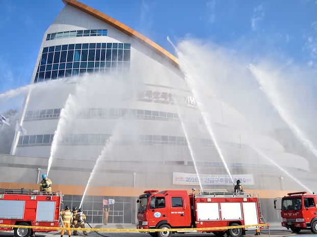 In this file photo, fire trucks from Chilgok County Fire Department put out the fire at Chilgok Patriots & Peace Memorial during the joint earthquake response exercise on November 25. 