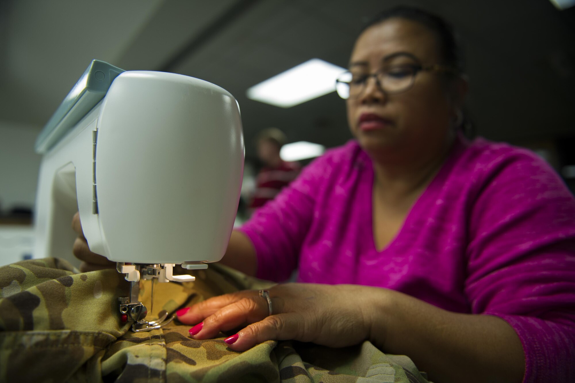 Tessie Porter, a Munch ‘n Mend volunteer, sews a uniform at Hurlburt Field, Fla., Jan. 9, 2017. Munch n’ Mend is a free monthly event where Air Commandos of all rank, enlisted and officer, can take their uniforms to get rank, badges, name and Air Force tapes sewn on while enjoying a hot meal. (U.S. Air Force photo by Airman 1st Class Joseph Pick)