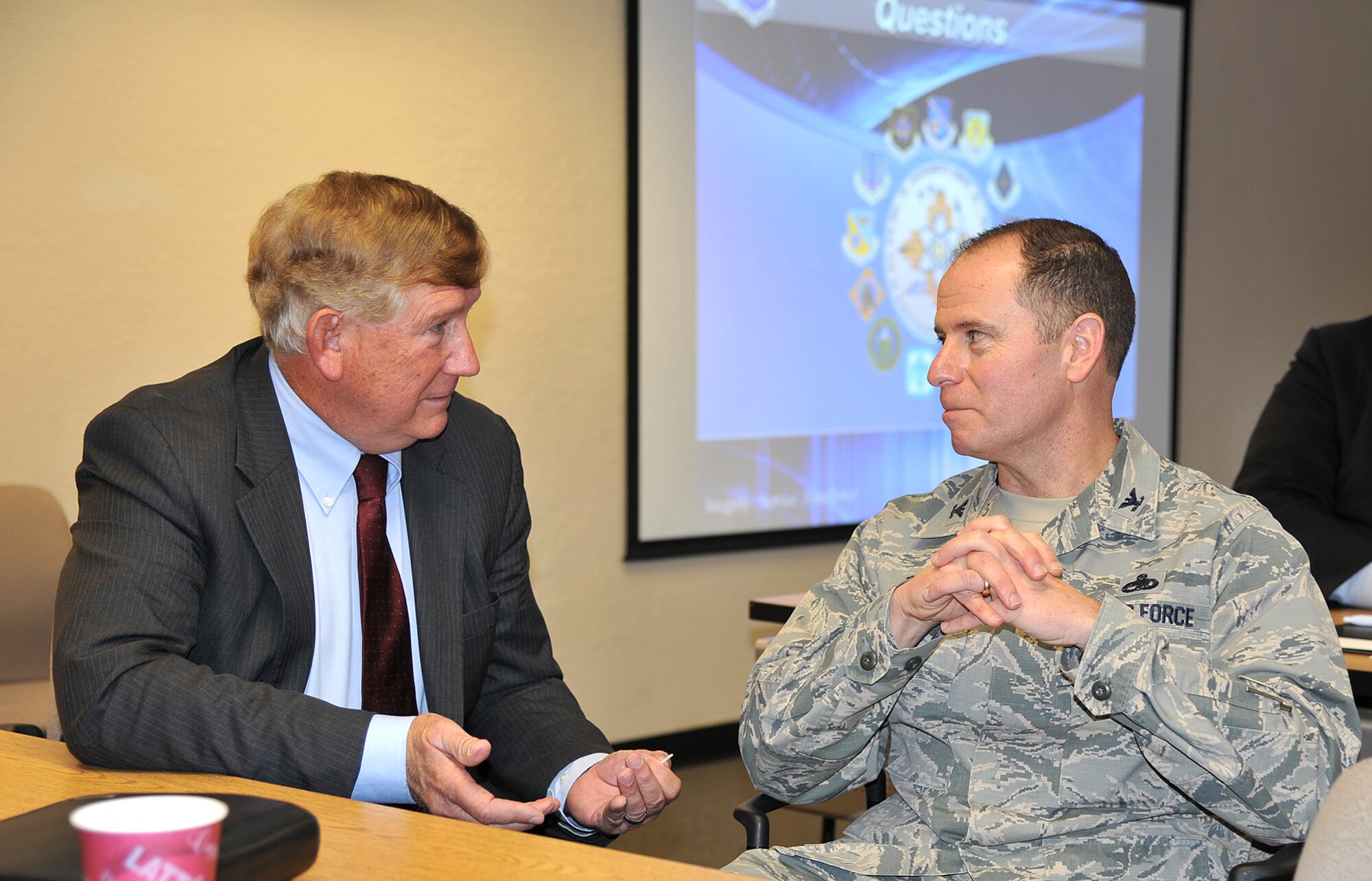 Former Assistant Secretary of the Air Force for Installations, Environment and Logistics Terry Yonkers (left) discusses the Enhanced Use Lease program with 377th Air Base Wing Commander Col. Eric Froehlich Jan 11 during the Industry Day at Phillips Technology Institute here. Yonkers is representing a private-sector group interested in leasing land on Kirtland Air Force Base's
Gibson corridor. (USAF photo by Jim Fisher)
