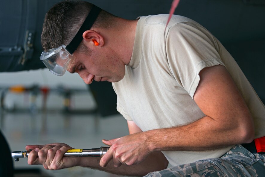 U.S. Air Force Senior Airman Jacob Wilson, 20th Aircraft Maintenance Squadron weapons load crew member, sets the measurement on a torque wrench at Shaw Air Force Base, S.C., Jan. 13, 2017. Setting a torque wrench to a predetermined setting reduces the likelihood of under or over tightening bolts which could cause equipment damage or failure. (U.S. Air Force photo by Airman 1st Class Kathryn R.C. Reaves)