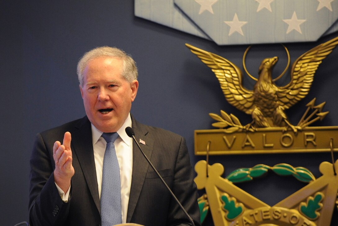 Frank Kendall, undersecretary of defense for acquisition, technology and logistics, awards the 14th Manufacturing USA institute - the Advanced Robotics Manufacturing Innovation Hub - to American Robotics Inc. at the Pentagon., Jan, 13, 2017. The eighth DoD-led institute, the Pittsburgh-based institute joins the Manufacturing USA network in its collective effort to help revitalize American manufacturing. DoD photo by Marvin Lynchard<br /><br /><a target="_blank" href="https://www.flickr.com/photos/dodnewsfeatures/albums/72157675609637093">Click here to see more images on the DoD News Flickr page. </a>
