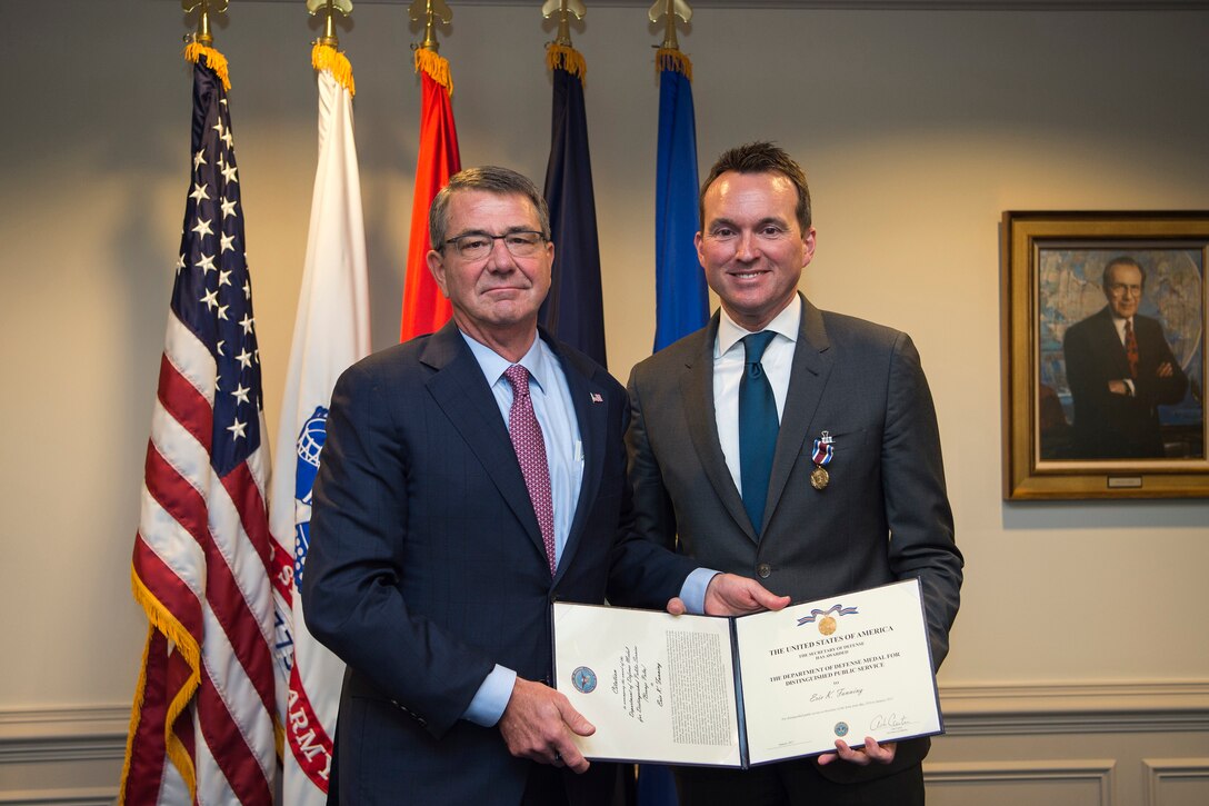Defense Secretary Ash Carter awards Army Secretary Eric Fanning the Department of Defense Medal for Distinguished Publc Service during a ceremony at the Pentagon, Jan. 17, 2017. DoD photo by Air Force Tech. Sgt. Brigitte N. Brantley