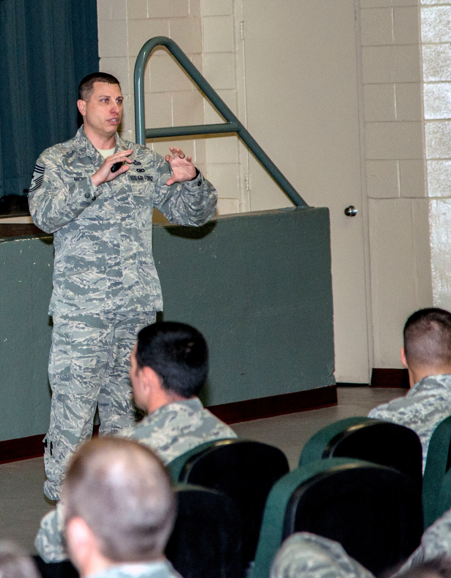 Chief Master Sgt. Steve Nichols, 60th Air Mobility Wing command chief, shares his leadership priorities with hundreds of Airmen at Travis Air Force Base, Calif., Jan. 11. Nichols stressed the importance of taking care of Airmen, fostering a professional work environment and encouraging innovation during his presentation. (U.S. Air Force photo/Staff Sgt. Nicole Leidholm)