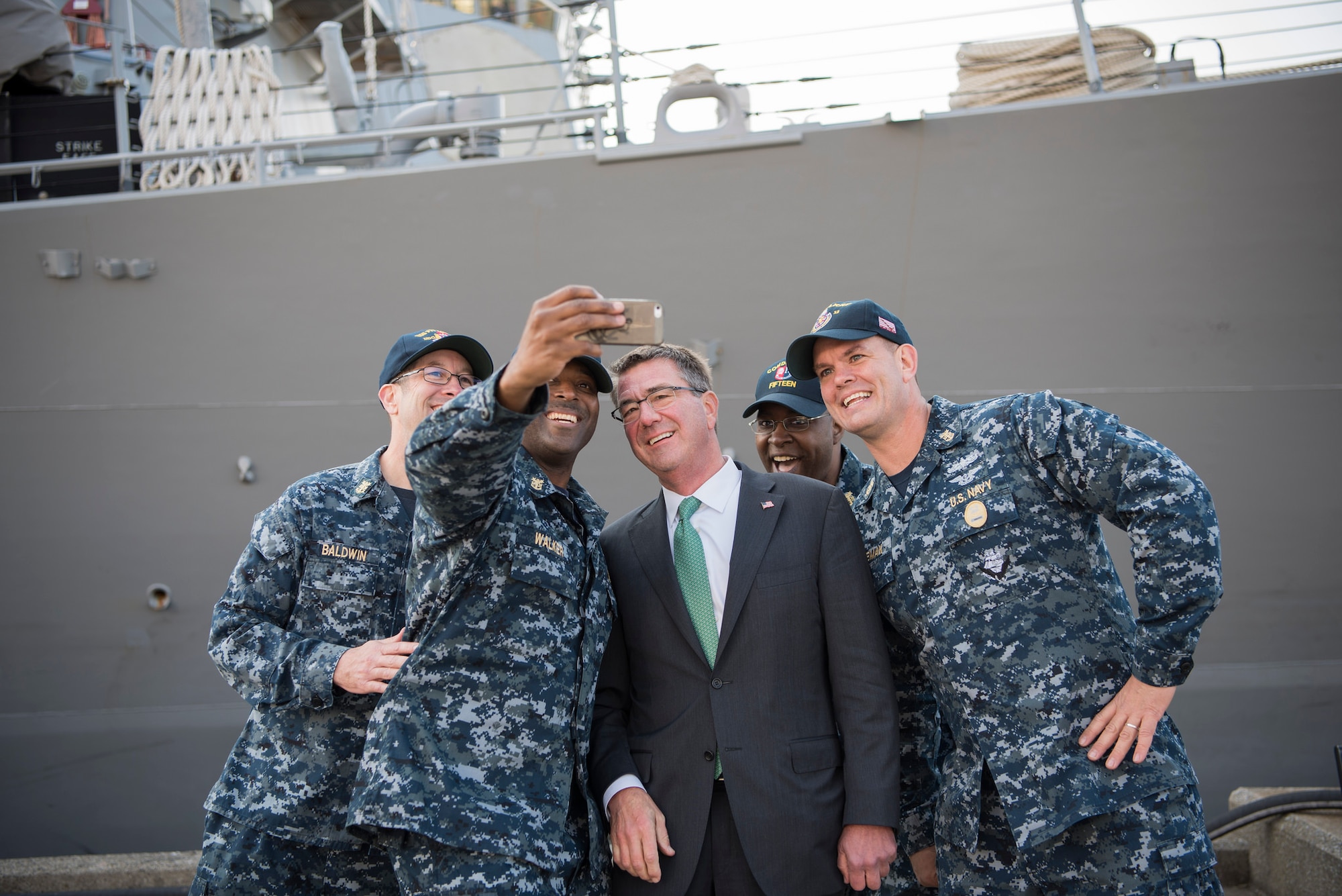 Defense Secretary Ash Carter meets with master chief petty officers from the guided-missile cruiser USS John C. McCain at Naval Base Yokosuka, Japan, Dec. 6, 2016. DOD photo by Air Force Tech. Sgt. Brigitte N. Brantley
