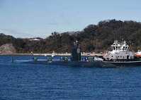 TOKYO BAY, Japan (Jan. 17, 2016) - The Los Angeles-class attack submarine USS Topeka (SSN 754) prepares to moor at Fleet Activities Yokosuka. Topeka is visiting Yokosuka for a port visit. U.S. Navy port visits represent an important opportunity to promote stability and security in the Indo-Asia-Pacific region, demonstrate commitment to regional partners and foster relationships. (U.S. Navy photo by Mass Communication Specialist 2nd Class Brian G. Reynolds/Released)