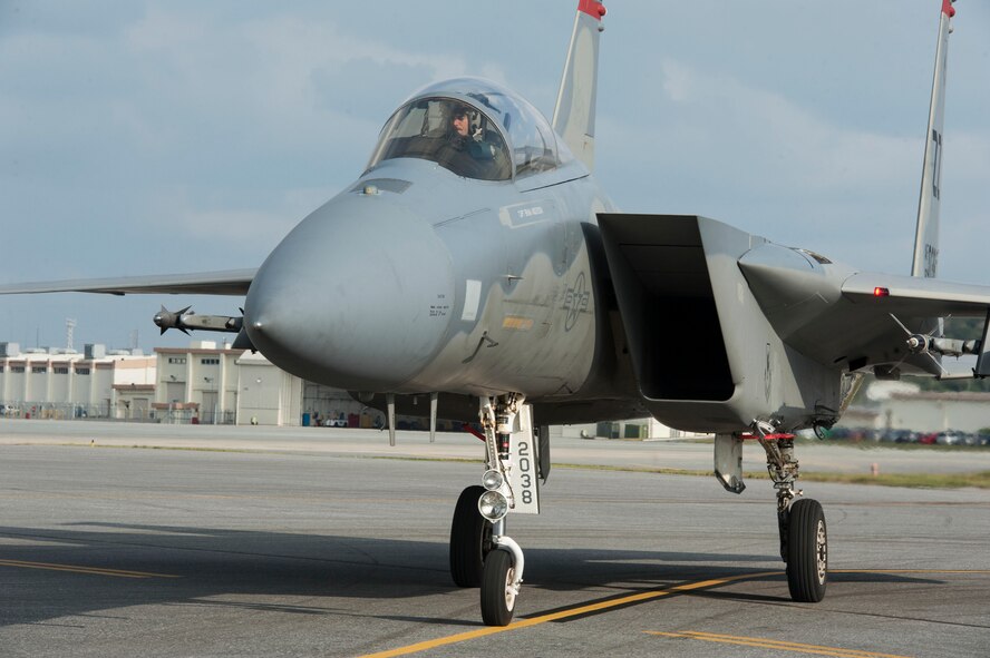 A U.S. Air Force F-15 Eagle assigned to the 67th Fighter Squadron arrives at its refueling spot during a surge operation Jan. 11, 2017, at Kadena Air Base, Japan. During the surge, Airmen operate hot pits, where one F-15 after another is refueled so the jets can continue the mission. (U.S. Air Force photo by Senior Airman Lynette M. Rolen/Released)