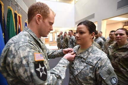 Representatives from Harper College visit the command to provide insight on educational benefits for Soldiers during the Soldier's battle assembly weekend, Jan. 7, 2017.
(Photo by Sgt. Aaron Berogan)