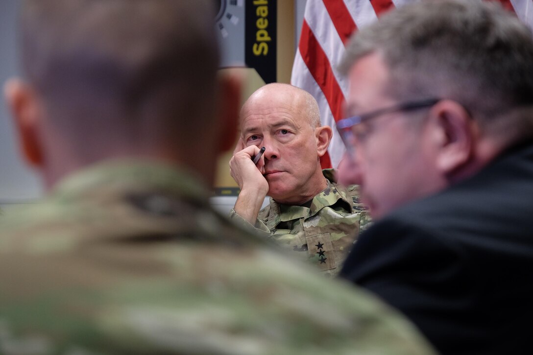 KAISERSLAUTERN, Germany —  LTG Charles D. Luckey, commanding general of U.S. Army Reserve Command, speaks to leaders and staff members during a visit to the 7th Mission Support Command at Daenner Kaserne, Jan. 22, 2017. 
