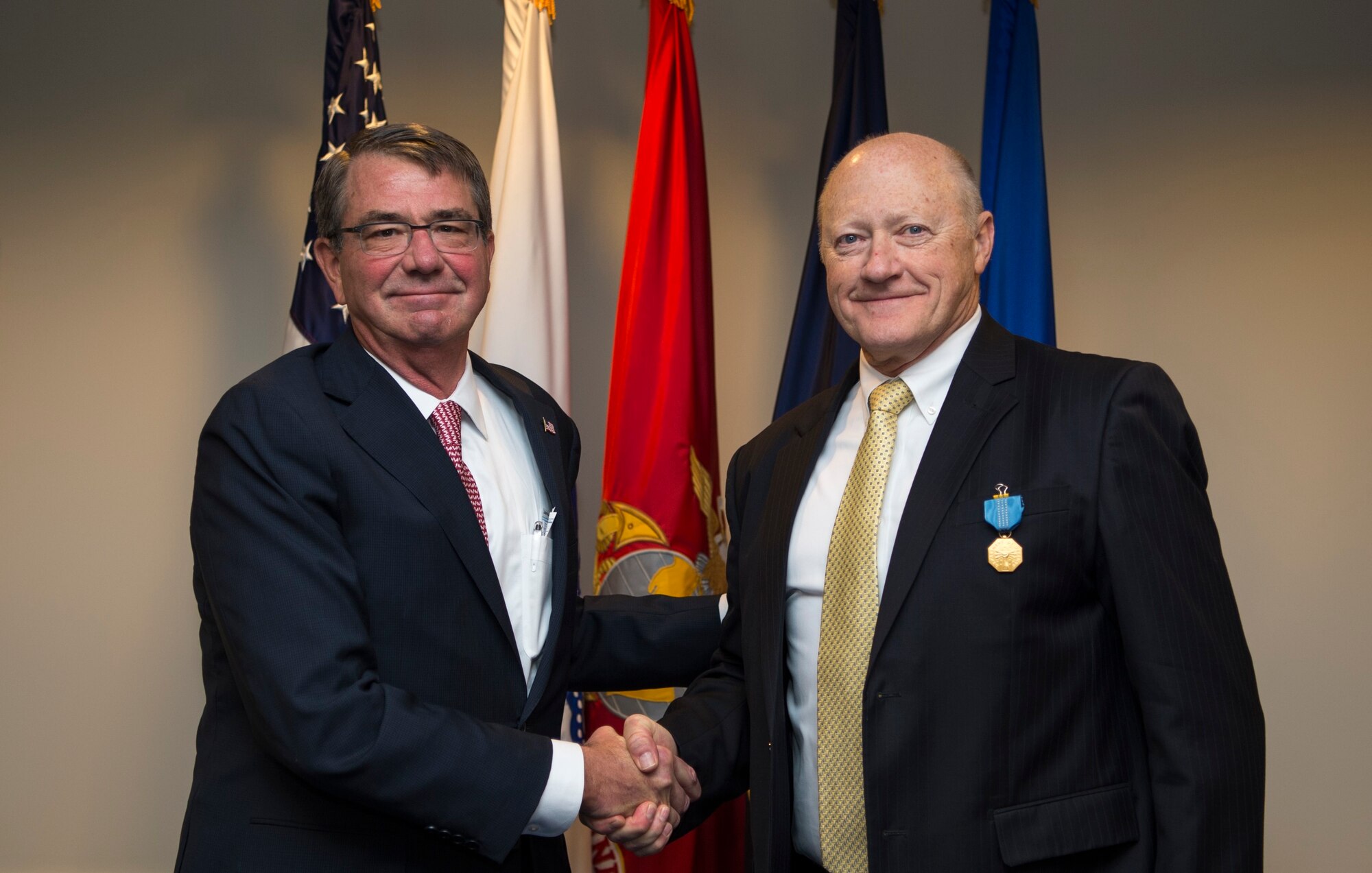 Secretary of Defense Ash Carter awards Dr. John Baxter the Department of Defense Medal for Distinguished Public Service during a ceremony at the Pentagon in Washington, D.C., Jan. 13, 2017. (DOD photo by Air Force Tech. Sgt. Brigitte N. Brantley)