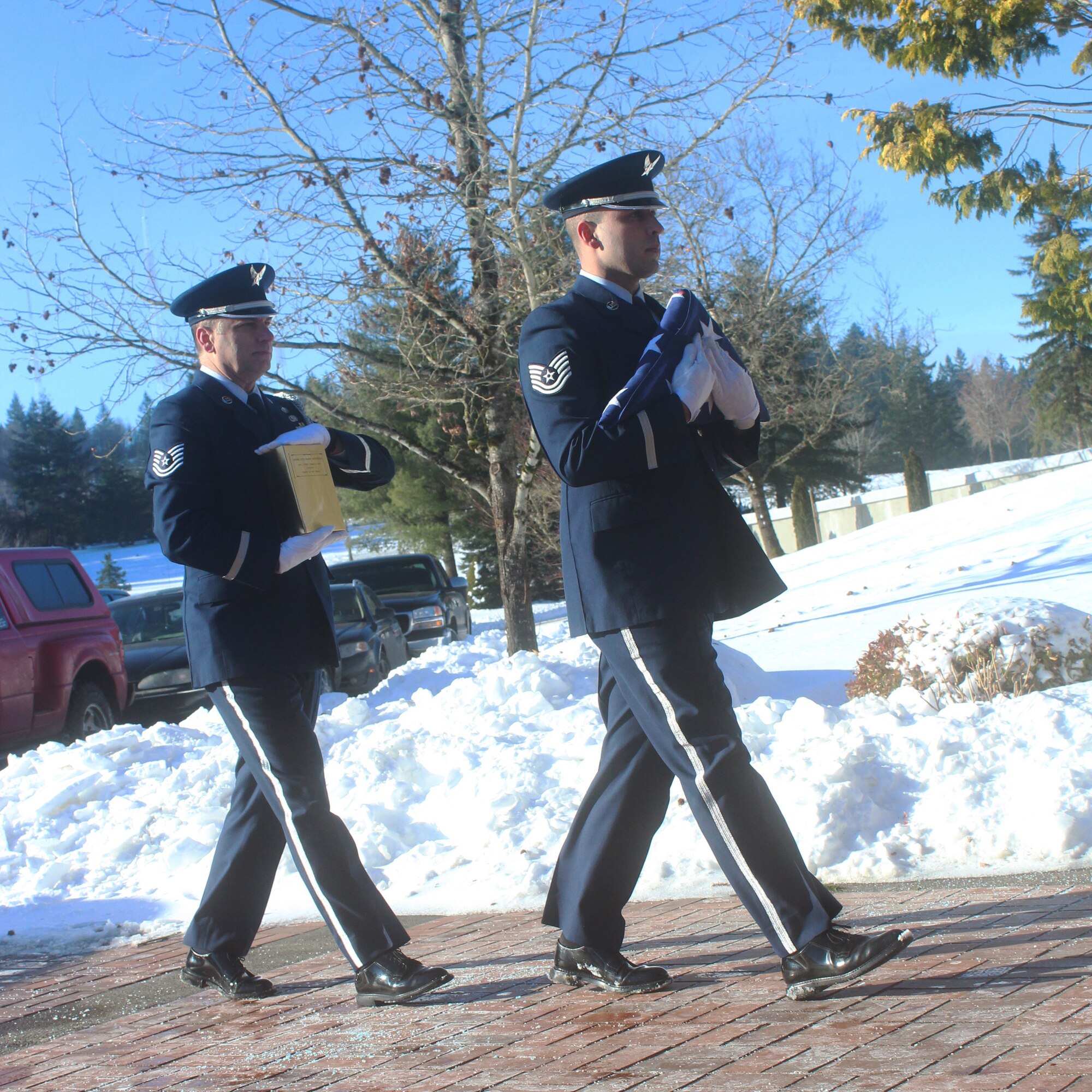 Oregon Air National Guard Technical Sergeants John Hughel, left, and Justin Meininger, right, assigned to the 142nd Fighter Wing Base Honor Guard, being a U.S. Air Force military funeral at Willamette National Cemetery, Portland, Ore., Jan. 16, 2017. (Photo courtesy of U.S. Air Force Master Sgt. (ret.) Jonathan Dyer) 